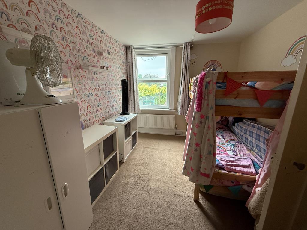 Lot: 44 - MID-TERRACE HOUSE FOR INVESTMENT - Bedroom two